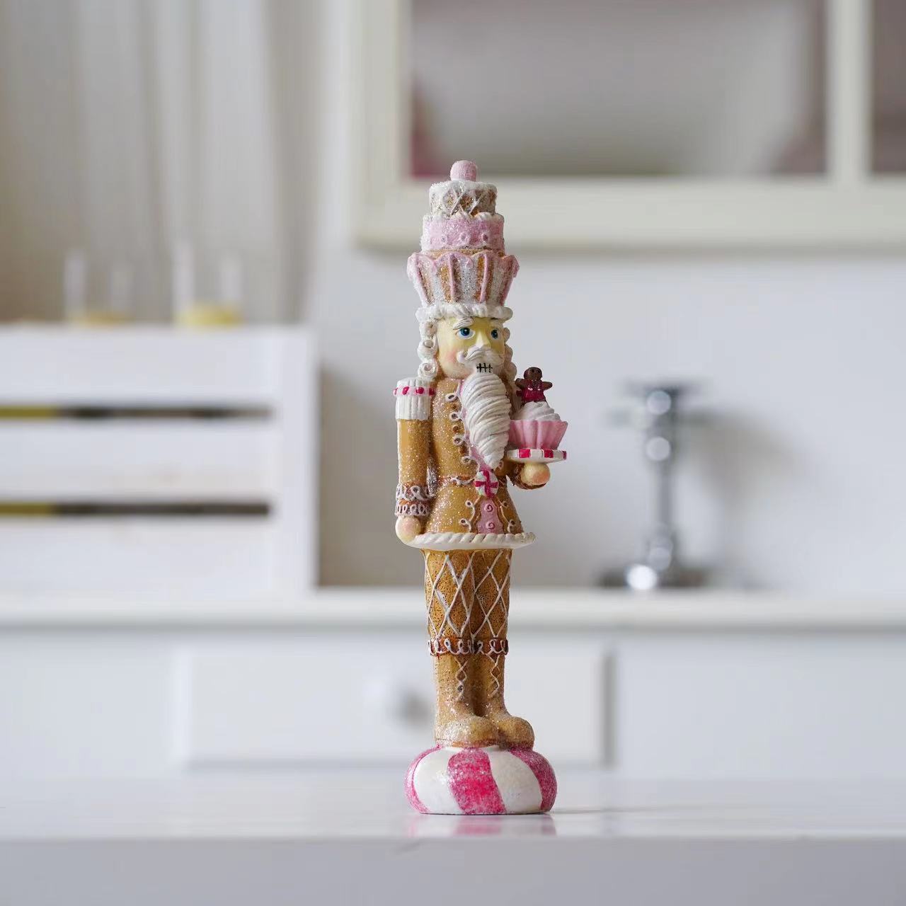 Нежно-розовая фигурка-кукла Со – обзор и цена Nutcracker Figurine